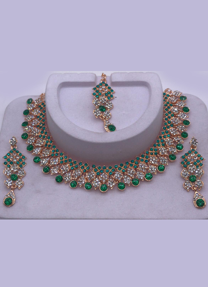 Buy Light Green Gem Pear Diamond Necklace and Set online-KARAGIRI | FESTIVE  SALE – Karagiri Global