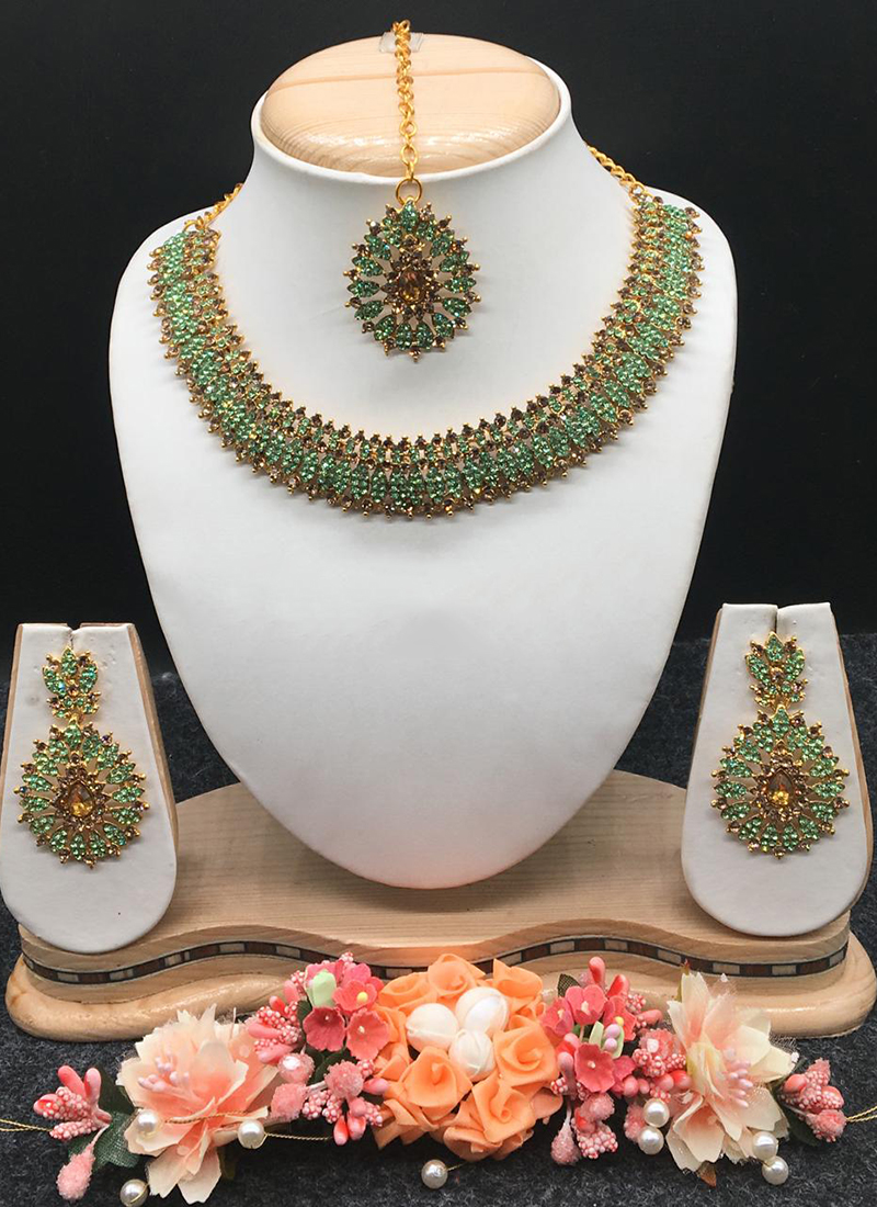 light green necklace set