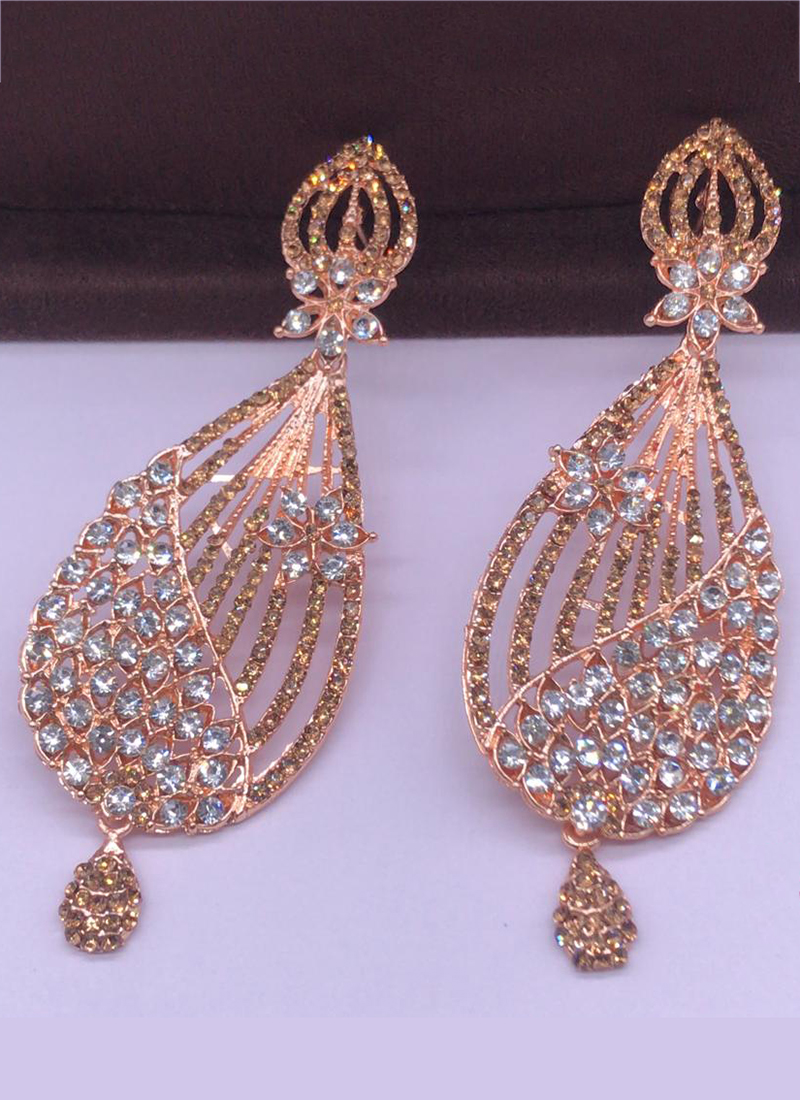 Buy online Gold Metal Drop Earrings from fashion jewellery for Women by  Spargz for ₹149 at 81% off | 2024 Limeroad.com