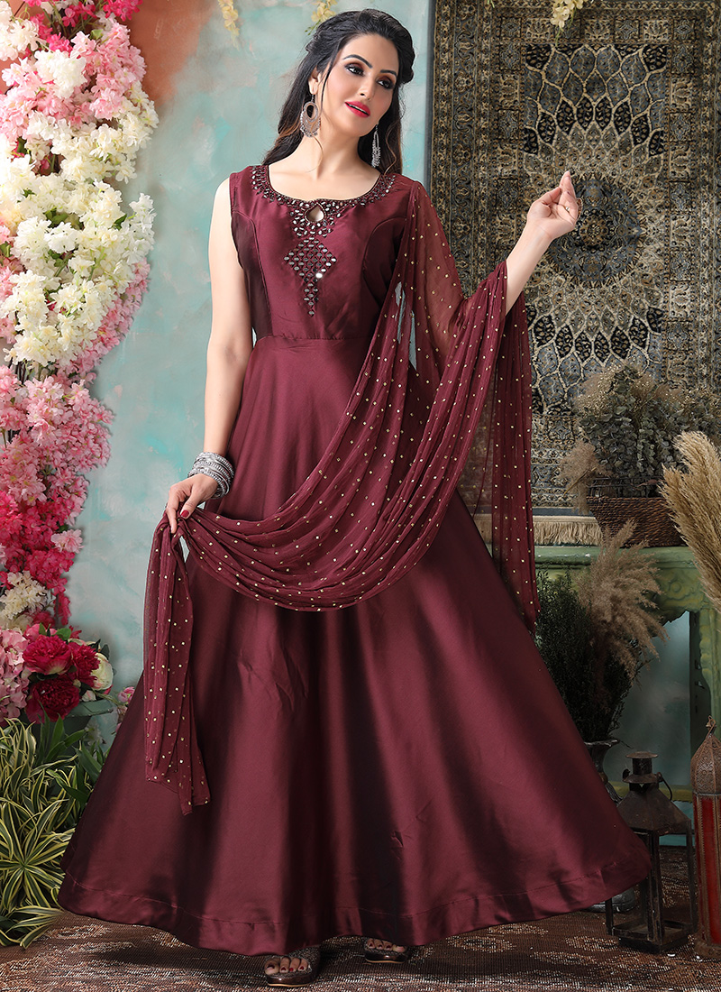 Tapeta Silk Purple Gown  Anuchaacom