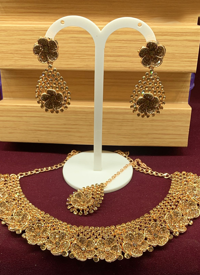 Manufacturer of Delicate flower shape gold necklace for women | Jewelxy -  49839