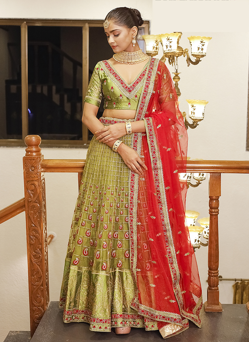 Red green yellow, will never disappoint 🧡. Who loves this ? Look from our  masterclass. Team : @dishajo… | Green bridal lehenga, Bridal lehenga,  Bridal lehngas