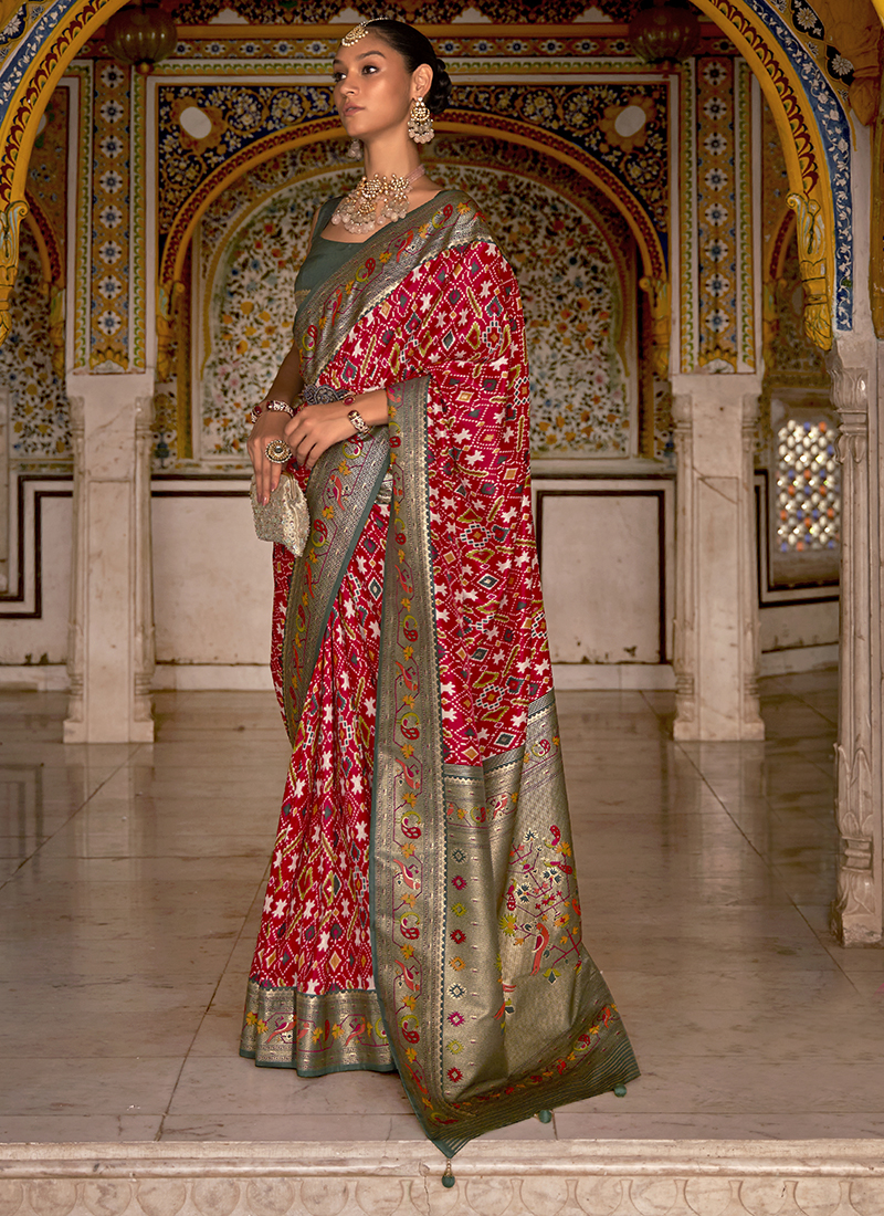 Pearl White Woven Traditional Silk Saree With Heavy Embroidered Blouse –  zarikaariindia.com