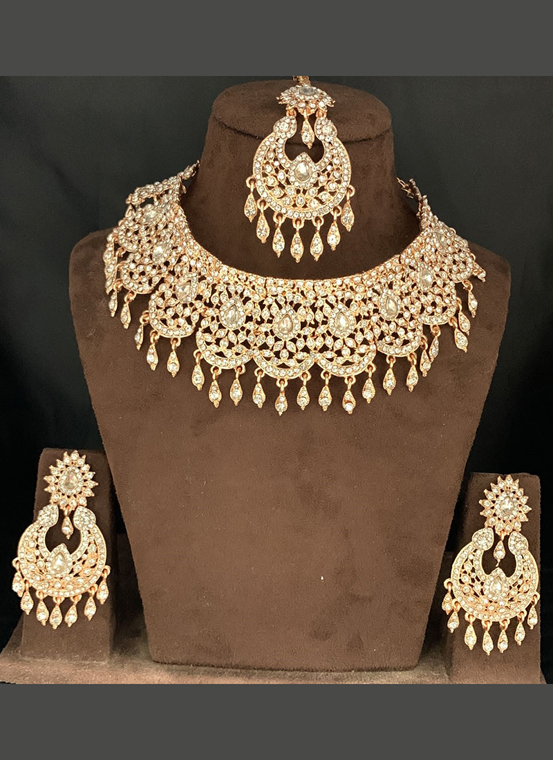 Buy Maharani Lotus Choker Necklace in Pink Enamel Online in India | Zariin