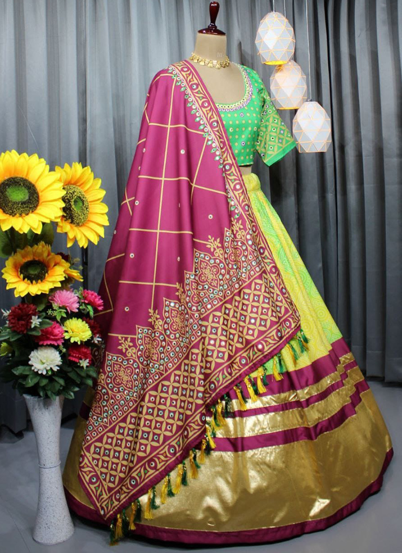 Weaving Party Wear Banarasi Silk Lehenga Choli at Rs 1450 in Surat | ID:  22429575912