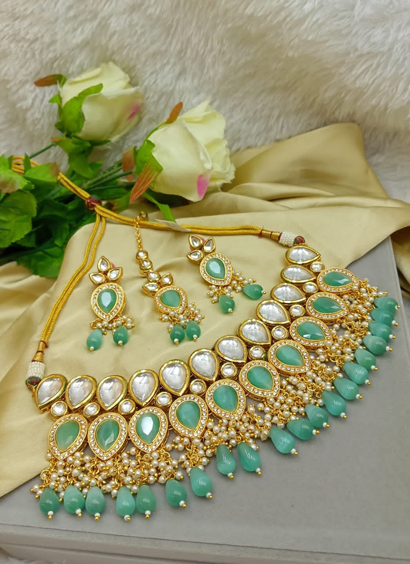 Green Kundan Studded Choker Necklace Set 459JW09