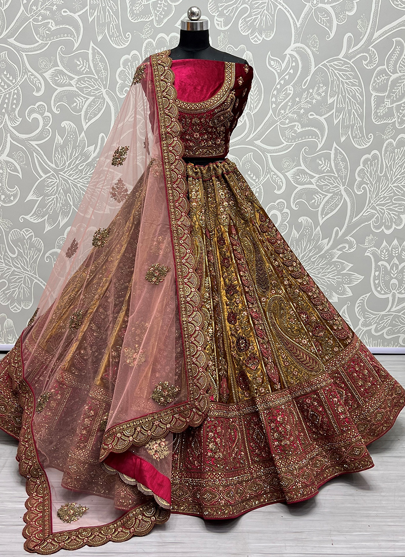 Designer Bridal Lehenga at Rs 12955 | Embroidered Bridal Lehengas in Surat  | ID: 2852844750648
