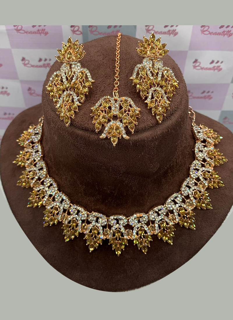 GOLD DRIP CAKE JEWELRY THEMED... - Ching's Cake Creations | Facebook
