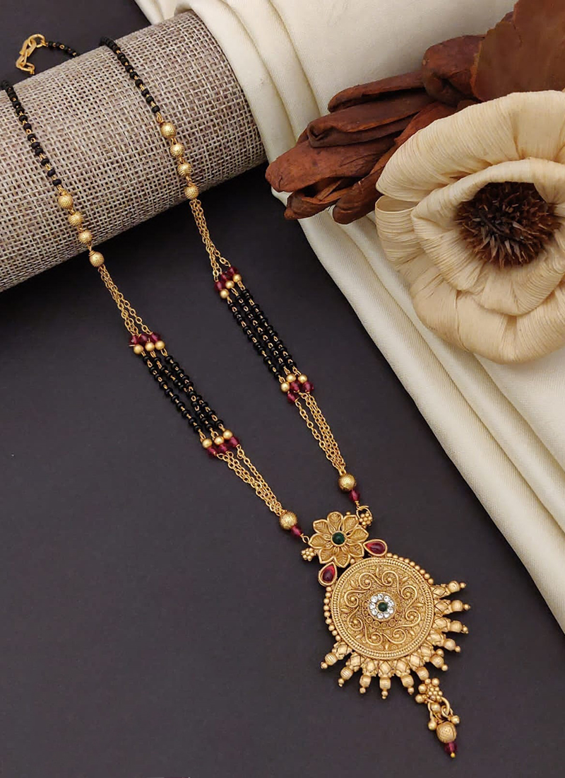 Antique gold pendant hot sale designs with price