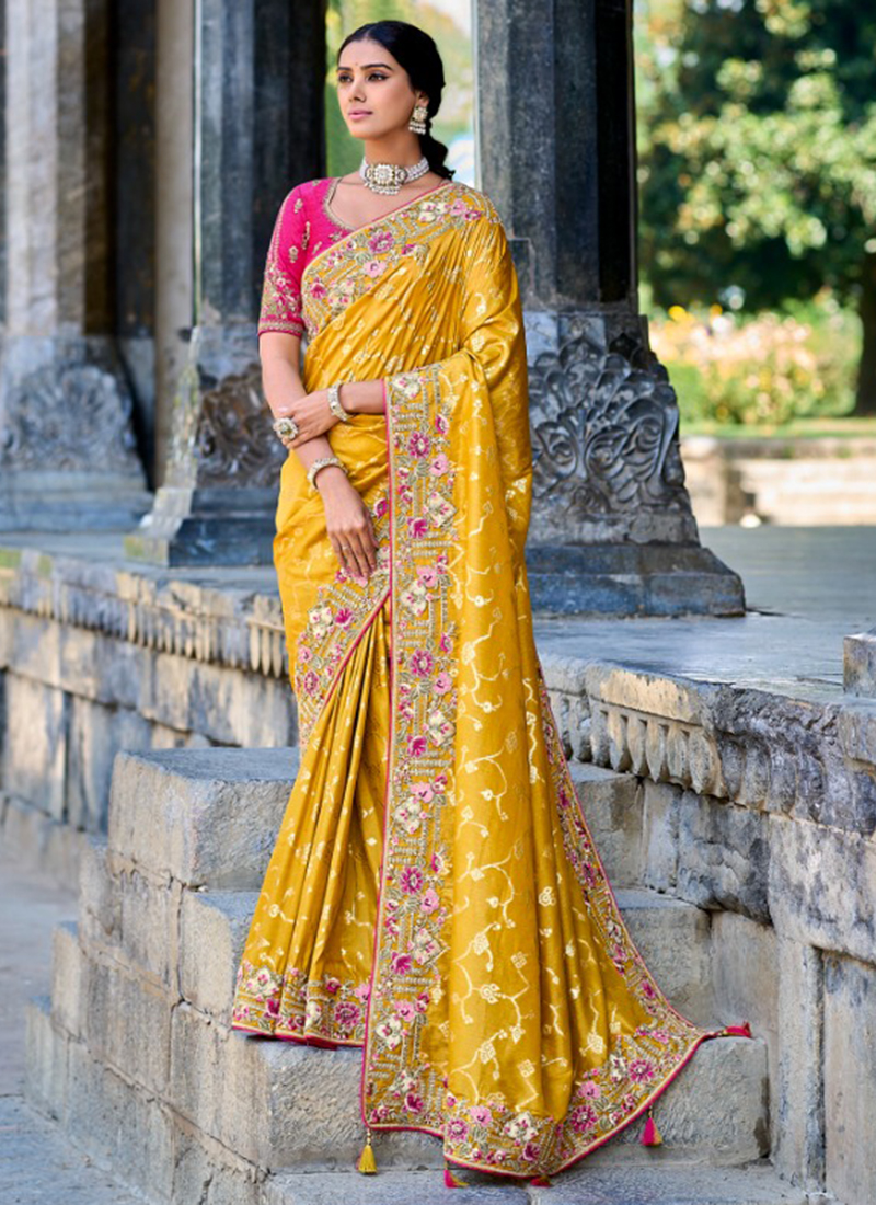 The Maharashtrian Bride Wore A Bright Yellow Silk Saree On Her Wedding-atpcosmetics.com.vn
