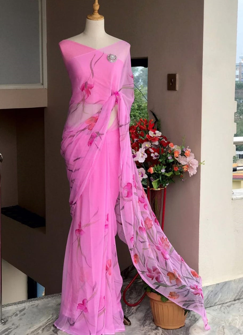 Pure Soft Fox Georgette Saree With Beautiful Prism Print Nd Saree Is Full  Crushed Looking Very Beautiful With Wearing This Exclusive Saree -Style  Array