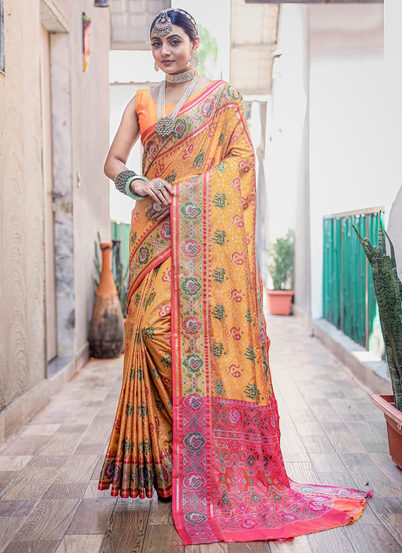 Cream Patola Silk Saree With Zari Weaving Work – Bahuji - Online Fashion &  Lifestyle Store